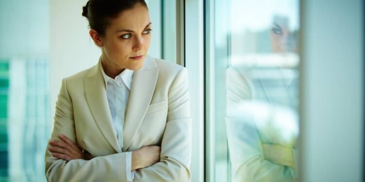 No âmbito das interações humanas, a linguagem corporal oferece informações além das palavras faladas - Créditos: depositphotos.com / pressmaster