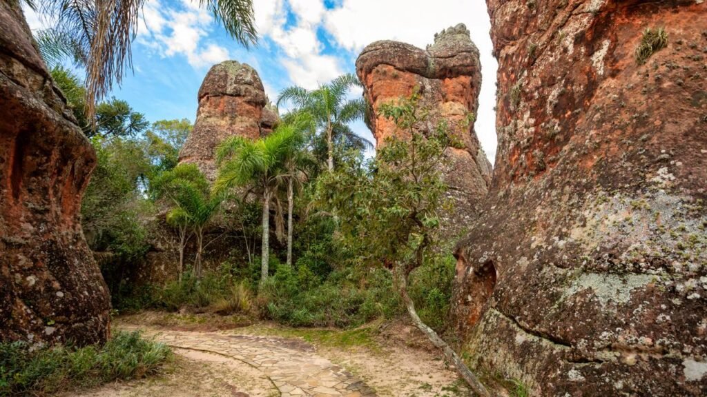 Cidade de pedra no interior do Brasil vira atração inesperada e atrai fila de visitantes