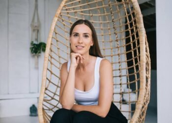 A postura mais eficaz para parecer confiante em público