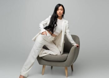 A cor mais poderosa do guarda-roupa e como ela pode transformar seu dia