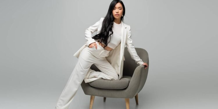 Vestir-se de vermelho transmite imediatamente uma imagem de autoridade, presença e confiança - Créditos: depositphotos.com / Ischukigor