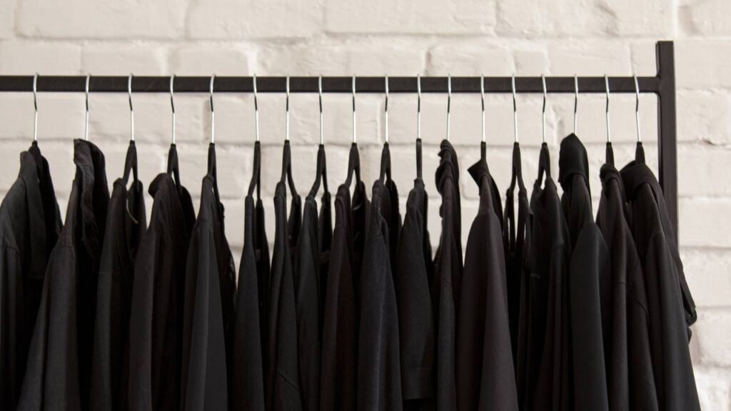 O que significa vestir preto, segundo a psicologia