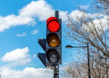 O que cada cor do semáforo significa para sua segurança?