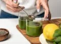 O drink saudável que refresca, desincha e se tornou favorito nos dias quentes