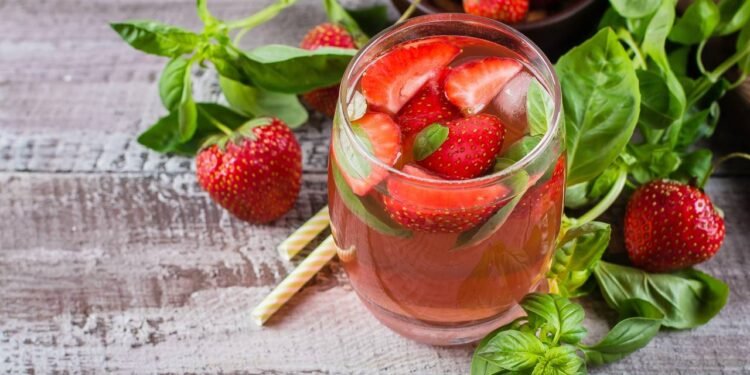 O morango é rico em antocianinas, flavonoides e vitamina C - Créditos: depositphotos.com / AnikonaAnn