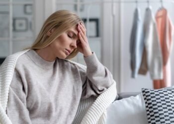 Por que fico tonto ao levantar da cama? Saiba agora