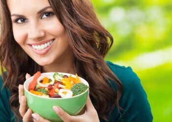 Os 5 alimentos essenciais que toda mulher 50+ precisa para manter a saúde em alta