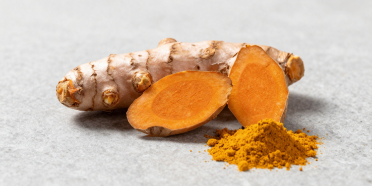 A raiz amarela que pode ajudar a aliviar dores nas articulações