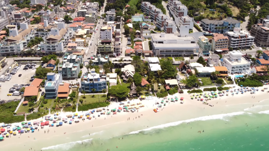O Caribe em Santa Catarina está conquistando quem visita pelo mar cristalino que parece irreal