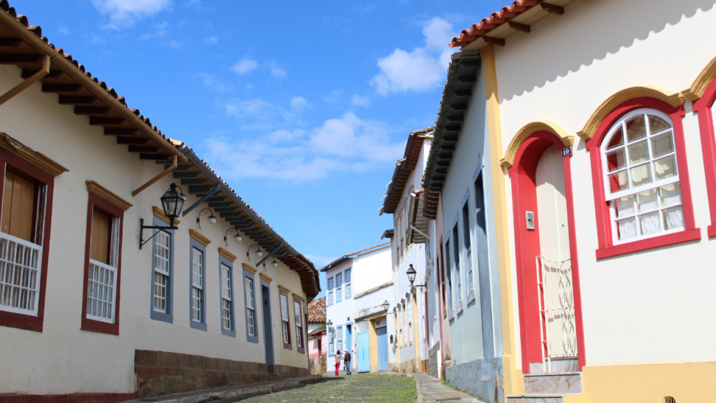 A cidade fundada em 1713 conhecida como “terra onde os sinos falam” que une tradição e vida universitária em Minas Gerais