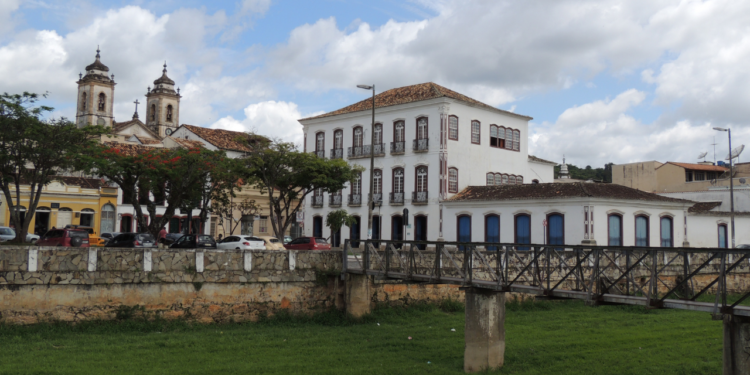 A cidade fundada em 1713 conhecida como “terra onde os sinos falam” que une tradição e vida universitária em Minas Gerais