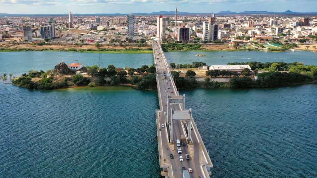 A “Califórnia do Sertão” é referência na produção de vinhos e frutas exportadas até mesmo para os EUA e Europa