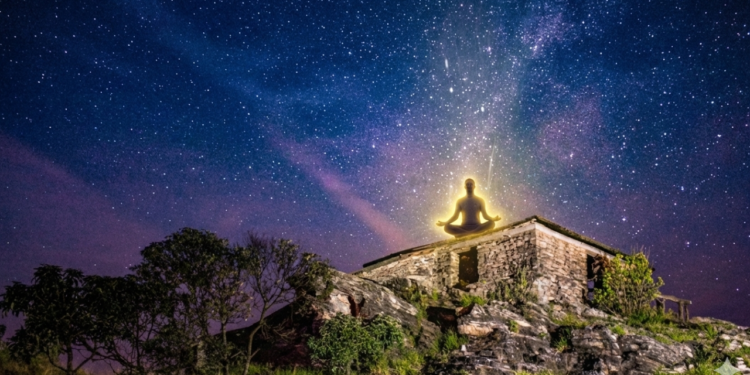 São Thomé das Letras-MG revela grutas místicas, pirâmides de energia e trilhas espirituais na vila esotérica da Serra da Mantiqueira.