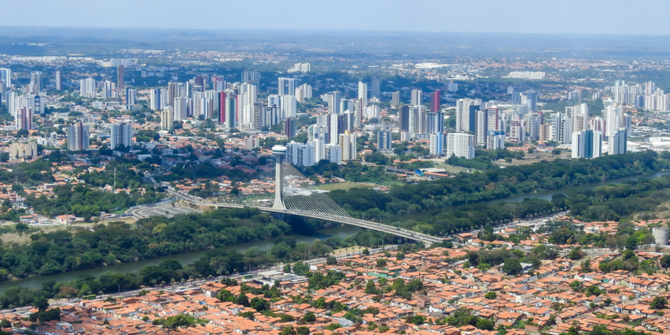 A "Mesopotâmia brasileira" é uma capital planejada que esconde uma floresta de 270 milhões de anos na sua avenida