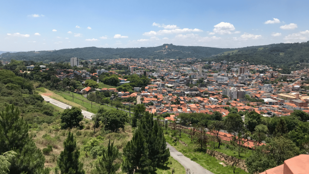 A cidade a 60 km de São Paulo conhecida como Terra do Vinho que atrai casais pelo charme de vilas europeias