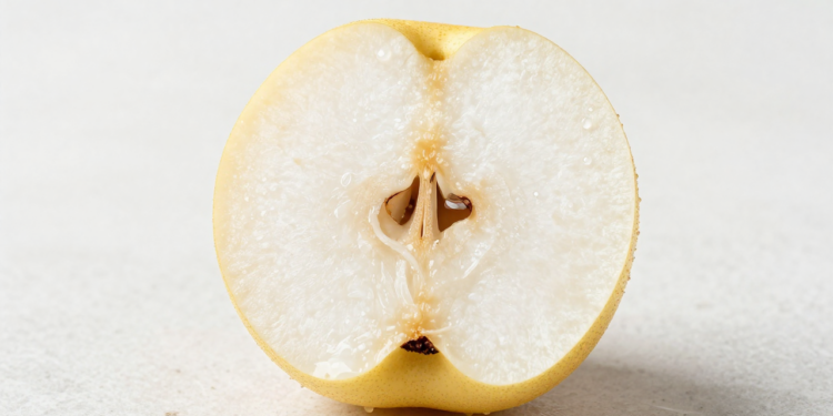 Essa fruta discreta pode ajudar quem sofre com intestino lento