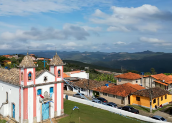 A vila encantadora a 1.300 metros de altitude com 1.500 moradores que se esconde nas montanhas de Minas Gerais e atraí visitantes com seu sossego e ar puro