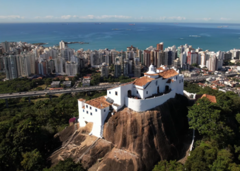 Uma cidade fundada em 1535 une casarões históricos e modernidade, atraindo investimentos próximos às orlas com muita qualidade de vida