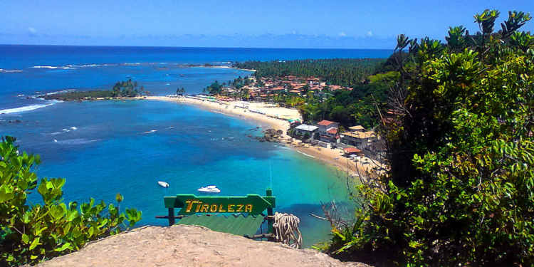 A ilha do Nordeste onde só se chega de barco que preserva praias intocadas que poucos conhecem