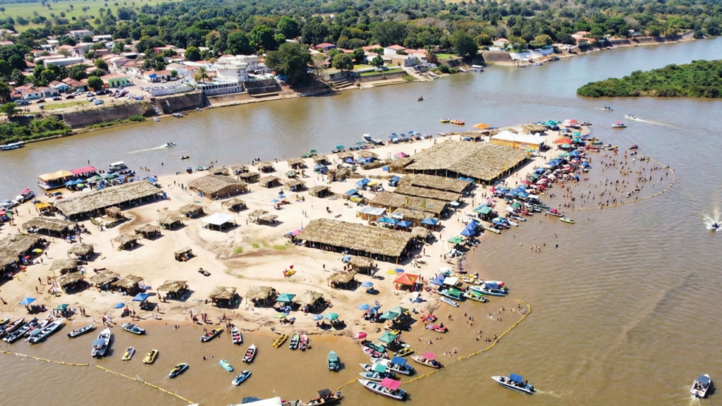 As 4 praias perto do Goiás que surpreendem com água cristalina perto de Goiás