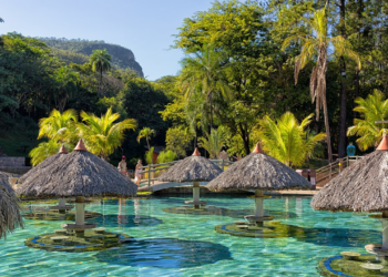 As 4 praias perto do Goiás que surpreendem com água cristalina perto de Goiás