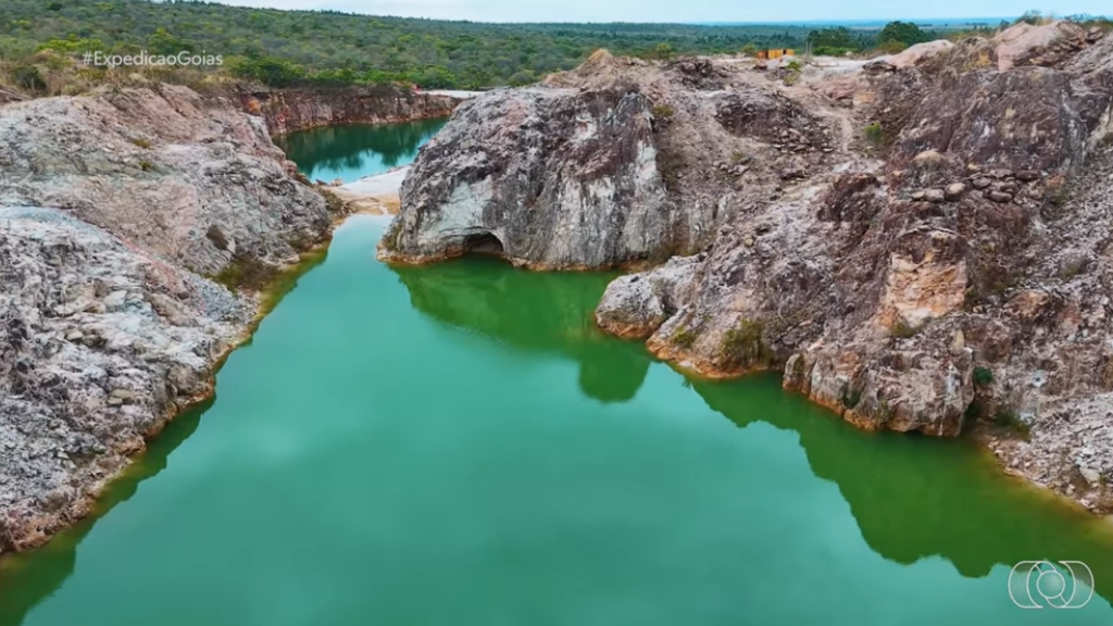 A cidade dos cristais e o ponto de equilíbrio do mundo que fica escondido no Goiás