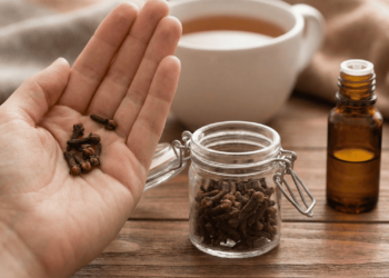 O tempero perfumado que age como analgésico natural e alivia dores quase na hora