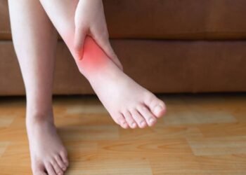 Por que meus pés incham? Entenda e saiba o que fazer
