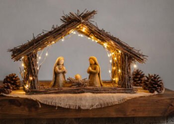 Junte galhos secos e faça este lindo presépio para o Natal