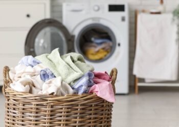 Lavar roupas com água quente elimina mais bactérias