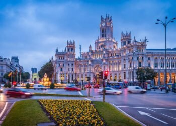 Desde antes de 1202, essa cidade era chamada de "villa" e encanta com arte e um palácio com mais de 3 mil salas