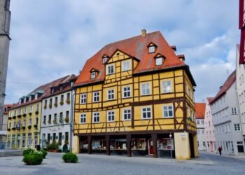 A pequena cidade chamada de "Nova Dubai" que foi construída com 72 mil toneladas de diamantes