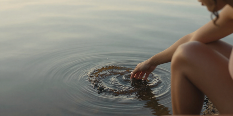 O que significa sonhar com água suja