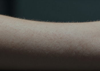 Por que arrepiamos ao ouvir uma história tensa?