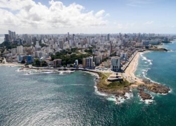 Uma capital brasileira com praias de águas cristalinas encanta os visitantes por ser ótima para viver a ainda aproveitar o mar