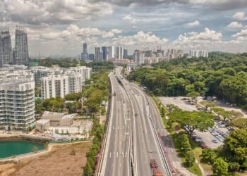 A cidade onde arranha-céus convivem com florestas tropicais
