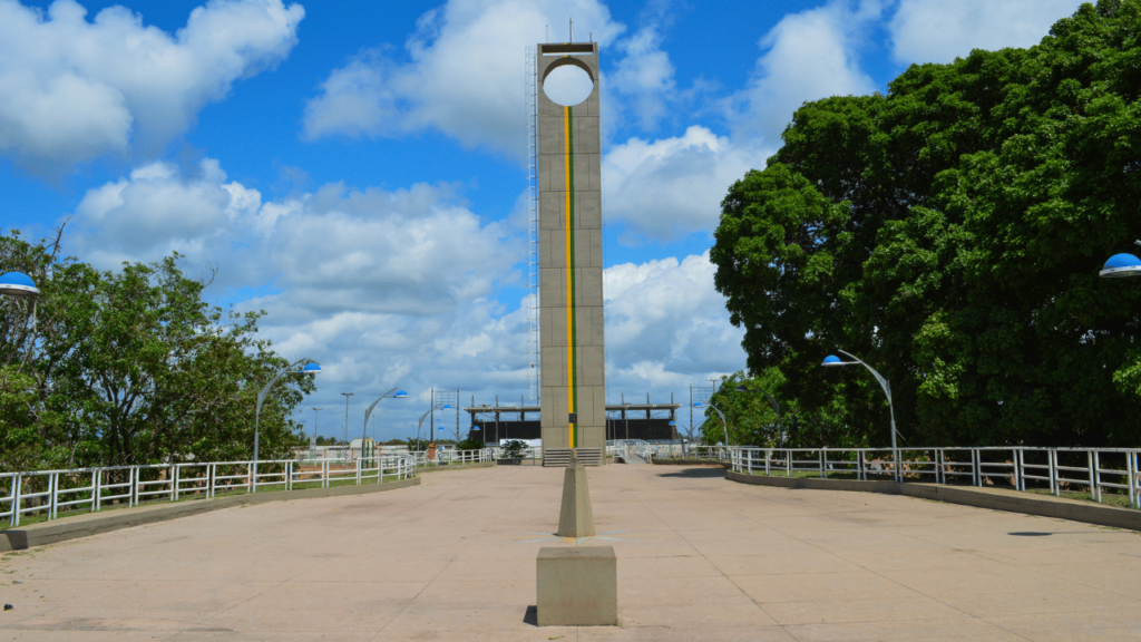 O famoso "Marco Zero" fica nessa capital do Brasil cortada pela linha do Equador e banhada pelo rio Amazonas com beleza inacreditável