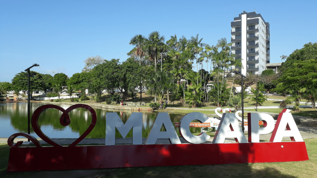 O famoso "Marco Zero" fica nessa capital do Brasil cortada pela linha do Equador e banhada pelo rio Amazonas com beleza inacreditável