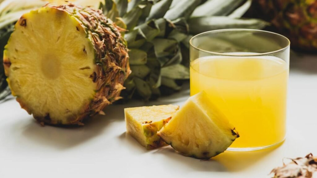 Os 5 benefícios de consumir abacaxi todos os dias