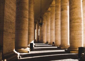 A frase que une filosofia antiga e saúde mental está em alta, conheça o significado de Memento Mori