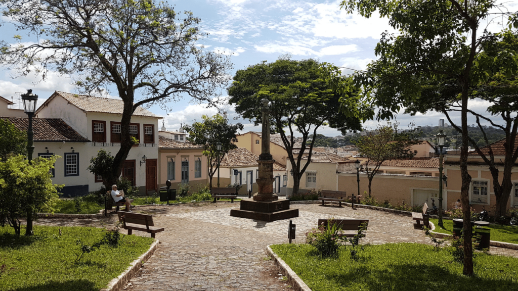 A cidade fundada em 1713 conhecida como “terra onde os sinos falam” que une tradição e vida universitária em Minas Gerais