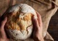 Congelar o pão pode ser mais saudável do que parece, segundo nutricionistas em 2025