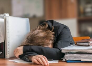 Cansaço constante, irritabilidade e baixo desempenho, os sintomas clássicos dessa doença silenciosa, veja como identificar