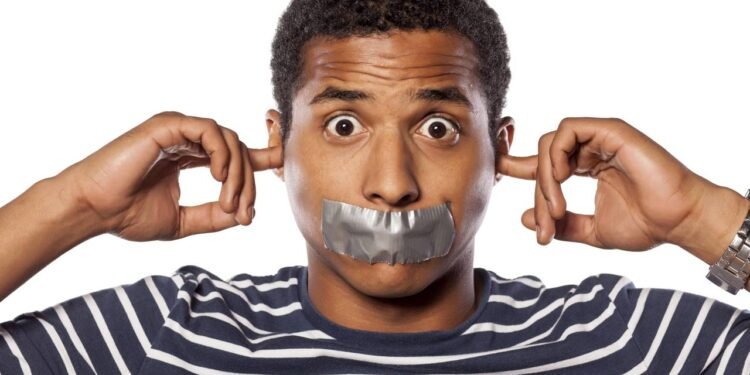 O que significa quando alguém sempre fica em silêncio para evitar conflitos, segundo a psicologia