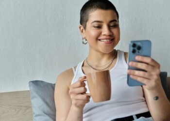 O que acontece quando você não pega o celular por 20 minutos ao acordar?