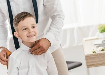 Esse detalhe na camisa tem um significado que poucos conhecem, veja para que serve a alça atrás das camisas