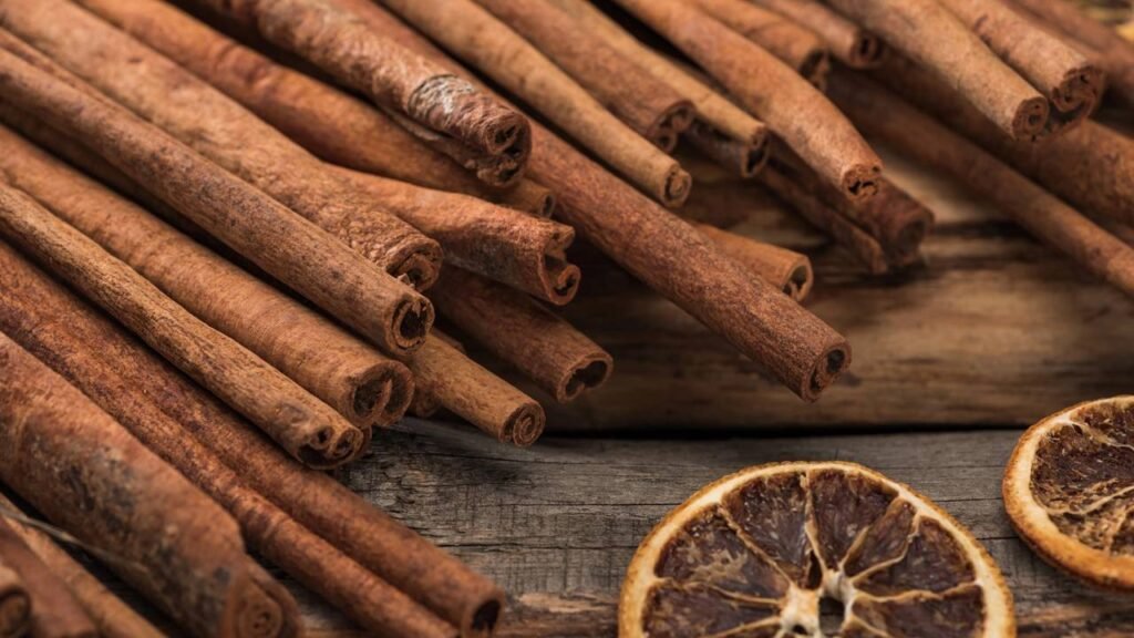 O que acontece quando você acende uma vela com canela na sua casa