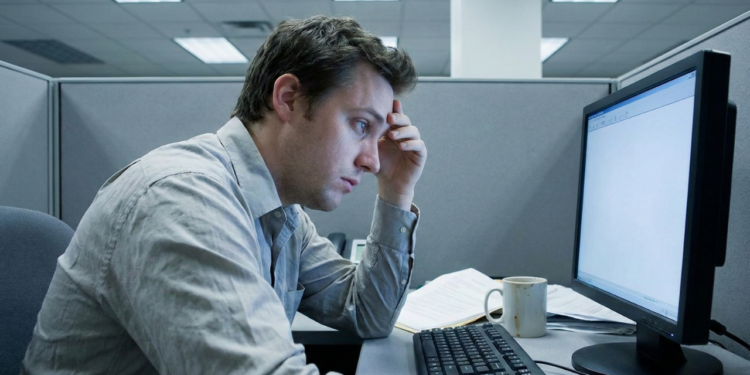 Explorar interesses sem pressão, testar experiências e entender valores pessoais ajuda a transformar confusão em clareza.