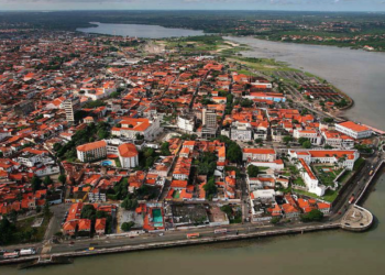 A Ilha do Amor fundada por franceses no Brasil está chamando atenção por casarões preservados e ritmo contagiante