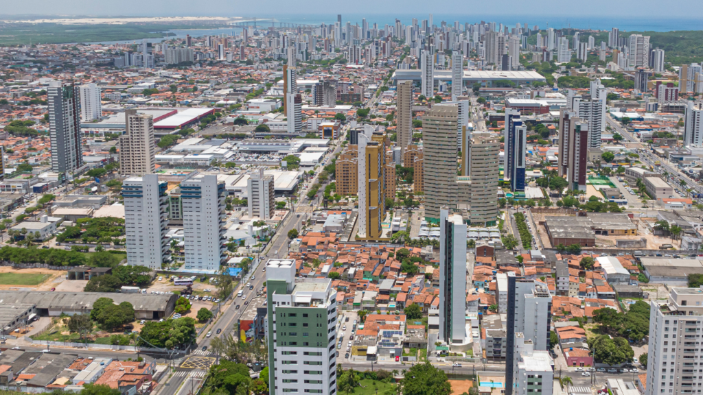 A cidade perfeita do Nordeste para curtir o sol com praias de dunas douradas e águas cristalinas sem gastar muito